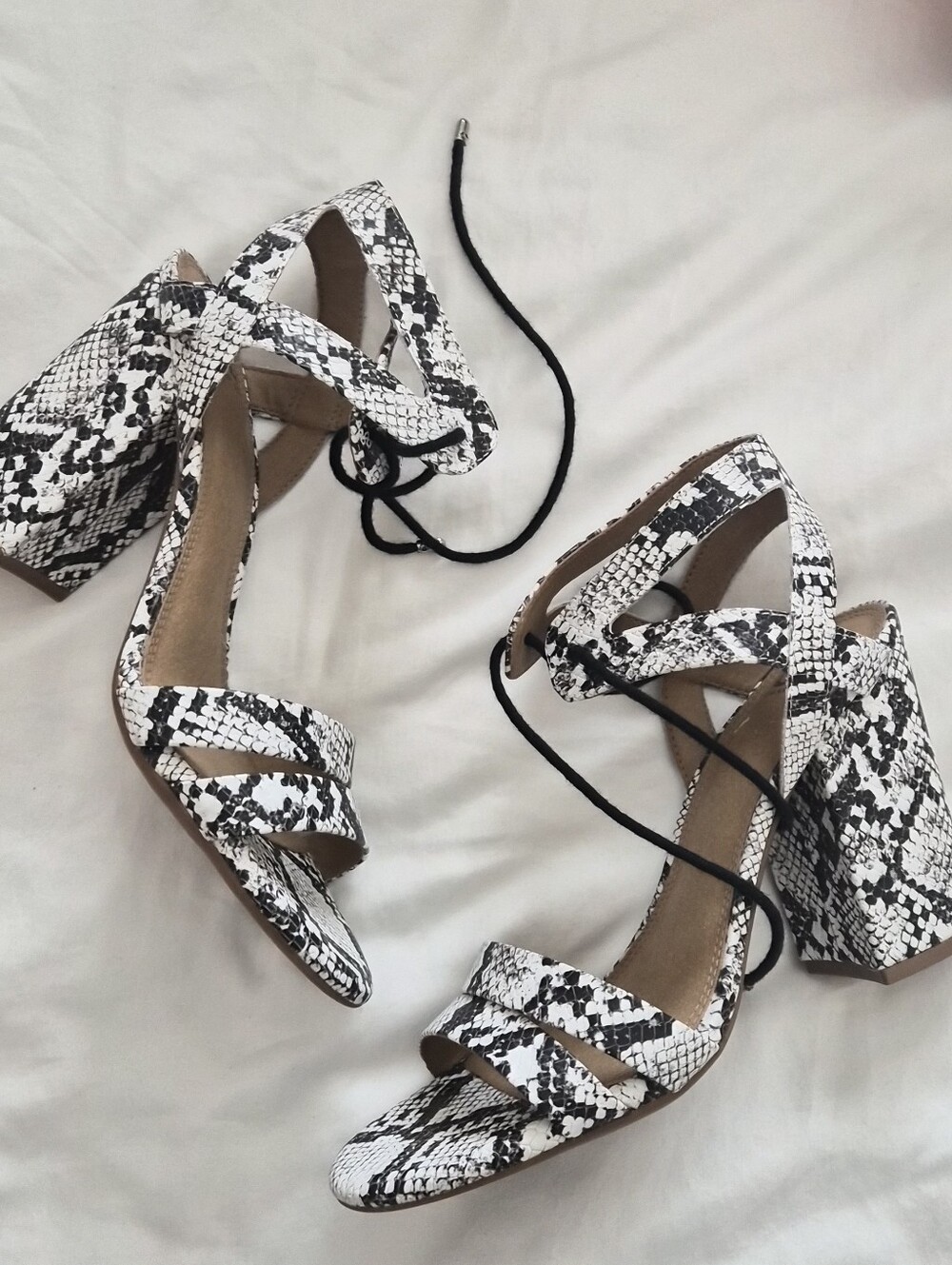 Giani Bini After Hours Snake Skin Leather Block Heels Size 9